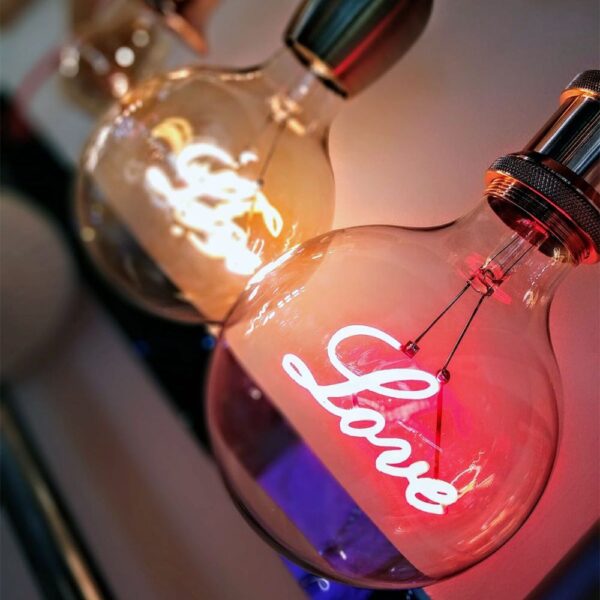 Bombilla  con  filamento regulable " Love" - Imagen 2